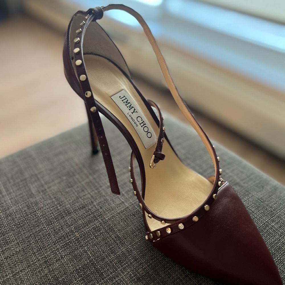 Size 38 like new Jimmy shoes heels, burgundy colored & leather material